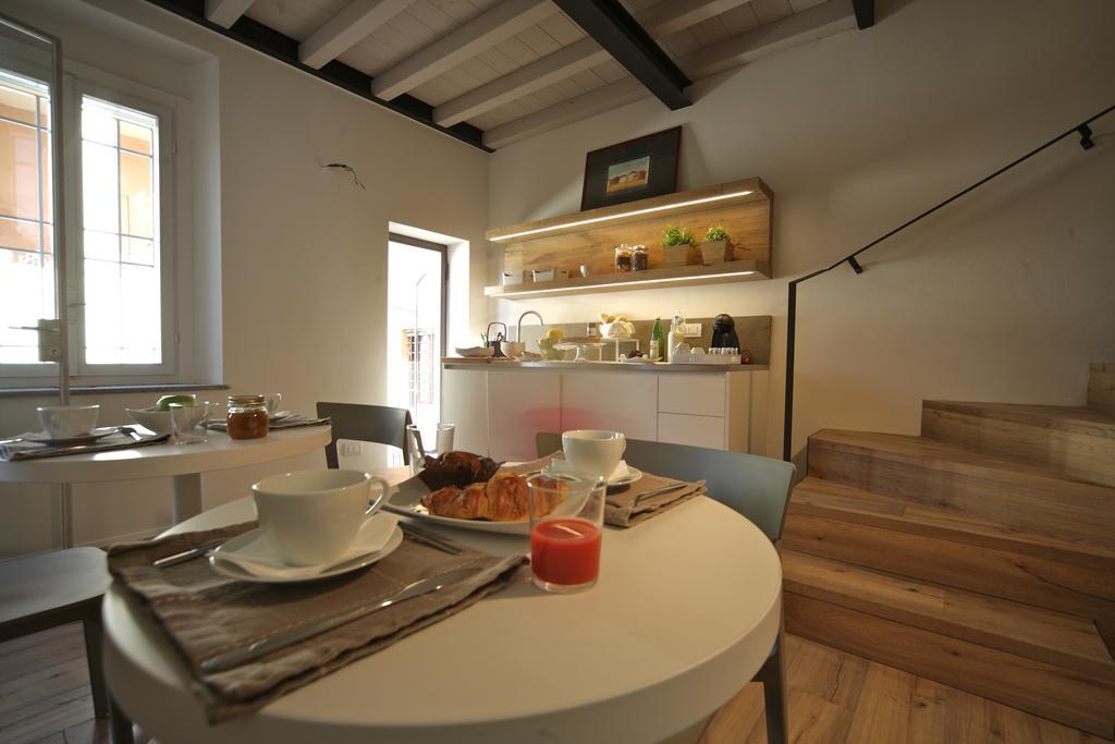 32 Bnb Camerecaffe Pavia Luaran gambar
